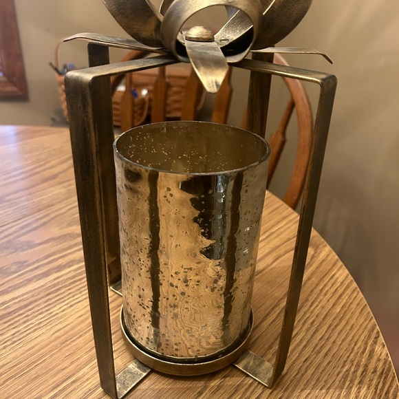 Christmas gift candle holder - present - rubbed gold - glass & metal - Picture 4 of 11